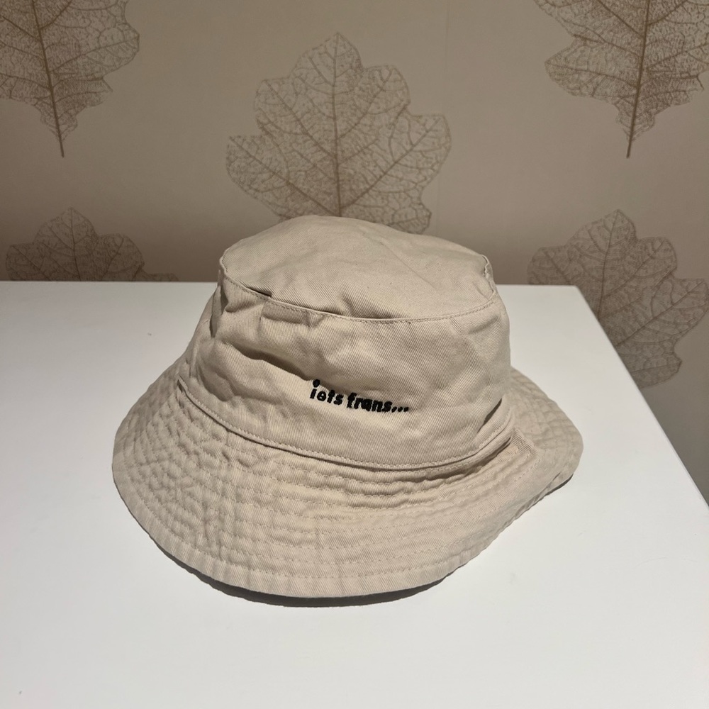 “Iets Frans” bucket hat